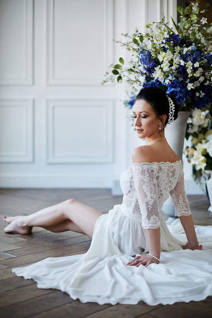 Свадебный комплект кроп-топ и юбка. Силуэт Прямое. Цвет Белый / Молочный. Вид 3