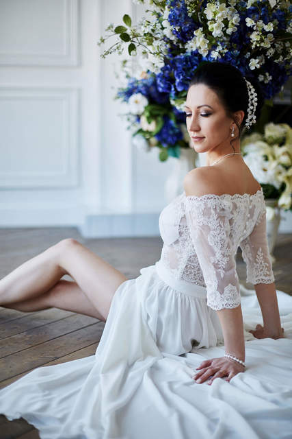 Свадебный комплект кроп-топ и юбка. Силуэт Прямое. Цвет Белый / Молочный. Вид 4