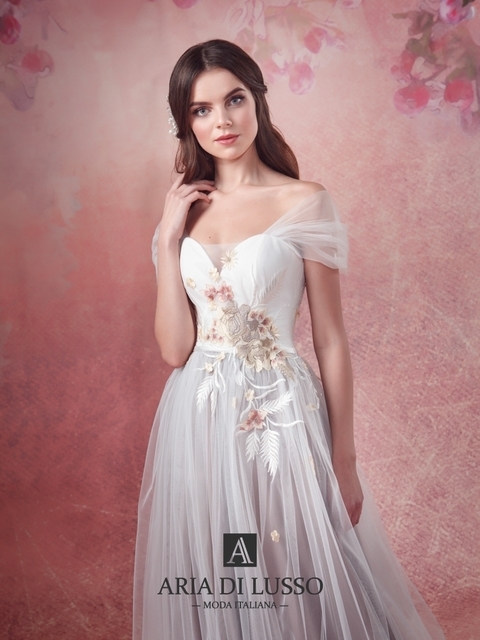 Свадебное платье Габриэлла. Силуэт А-силуэт. Цвет Белый / Молочный, Лавандовый / Фиолетовый. Вид 4