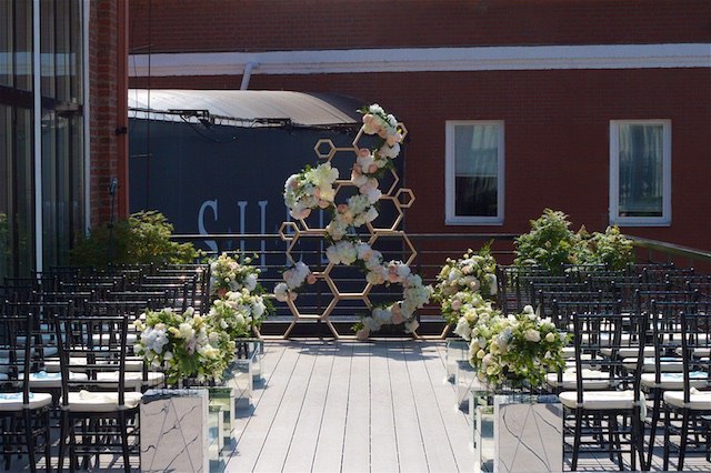 Модерн в Ресторан / Банкетный зал от Студия декора и флористики Secret Garden Decor 2