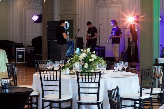 Модерн в Ресторан / Банкетный зал от Студия декора и флористики Secret Garden Decor 9