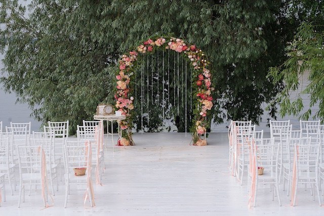 Классика, Весенняя / Летняя в Выездная регистрация, Ресторан / Банкетный зал от Студия декора и флористики Secret Garden Decor 2