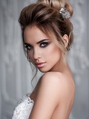 Высокие / Собранные, Пучок, С аксессуарами / Цветами / Фатой от Свадебный стилист-визажист Лидия Большакова 1