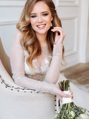 Волны, Локоны / Локоны на один бок, Распущенные, С аксессуарами / Цветами / Фатой от Свадебный стилист-визажист Лидия Большакова 2