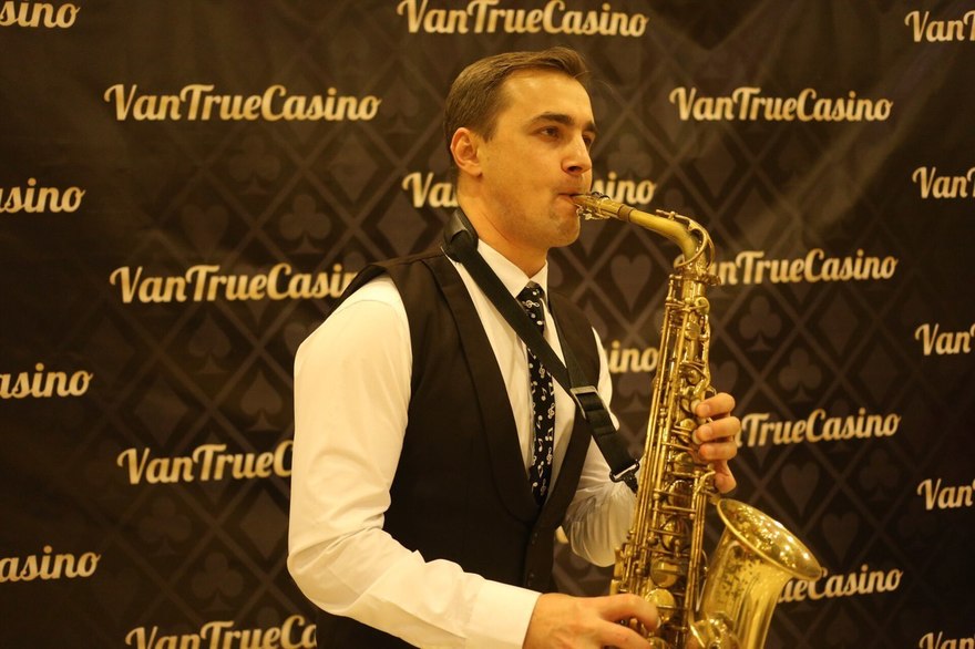 Саксофонист Денис Беляев на свадьбу 7