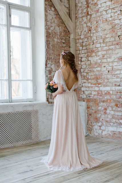 С аксессуарами / Цветами / Фатой, С плетением, Локоны / Локоны на один бок от Свадебный стилист Красовицкая Елена 6