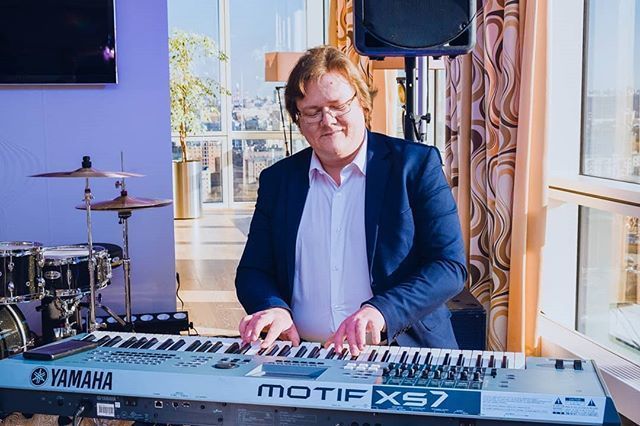 Роман Куровцев на свадьбу 8