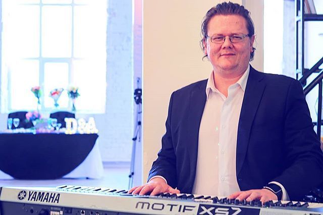 Роман Куровцев на свадьбу 10