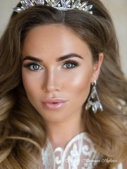 Волны, Локоны / Локоны на один бок, Распущенные от Свадебный стилист Лёля Садовка 1