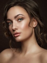 Волны, Локоны / Локоны на один бок, Распущенные от Свадебный стилист Лёля Садовка 1