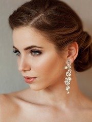 В греческом стиле, С аксессуарами / Цветами / Фатой от Nadya Nezhinka Beauty Studio 1