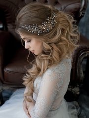 В греческом стиле, Локоны / Локоны на один бок, С аксессуарами / Цветами / Фатой от Nadya Nezhinka Beauty Studio 2