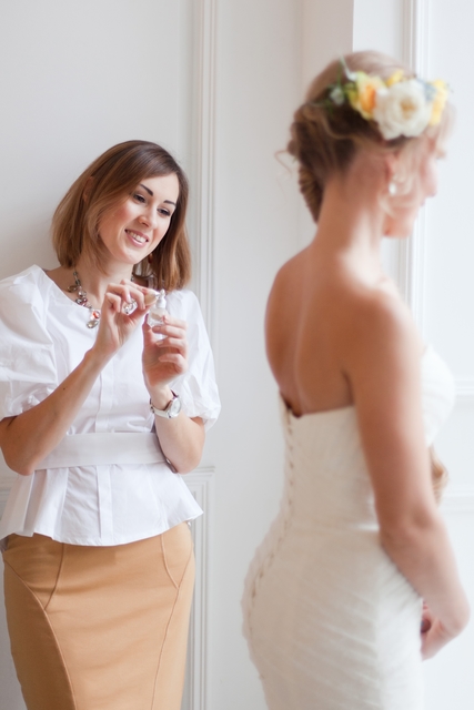 С аксессуарами / Цветами / Фатой, С плетением, Коса / Коса-пучок от Nadya Nezhinka Beauty Studio 3