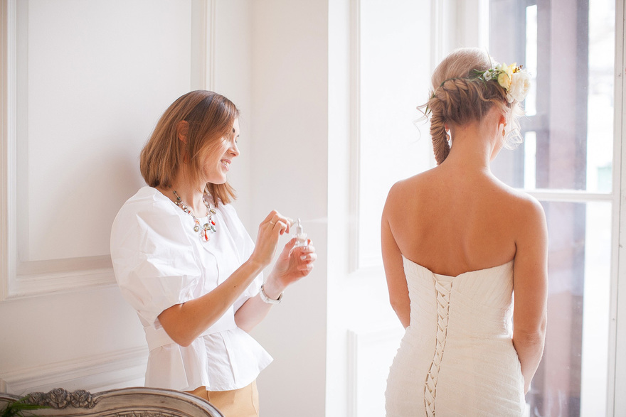 С аксессуарами / Цветами / Фатой, С плетением, Коса / Коса-пучок от Nadya Nezhinka Beauty Studio 5