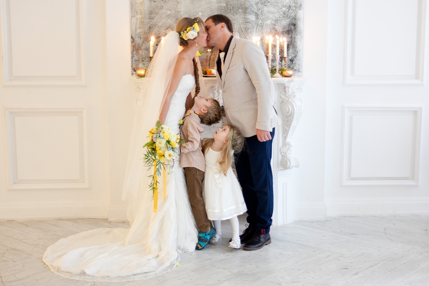 С аксессуарами / Цветами / Фатой, С плетением, Коса / Коса-пучок от Nadya Nezhinka Beauty Studio 6