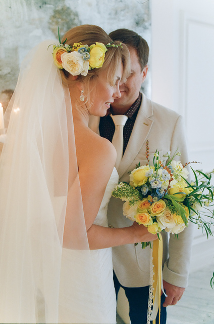 С аксессуарами / Цветами / Фатой, С плетением, Коса / Коса-пучок от Nadya Nezhinka Beauty Studio 8