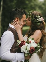 Волны, Локоны / Локоны на один бок, Распущенные, С аксессуарами / Цветами / Фатой от Nadya Nezhinka Beauty Studio 1