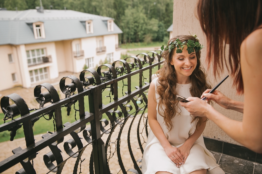 С аксессуарами / Цветами / Фатой, Распущенные, Волны, Локоны / Локоны на один бок от Nadya Nezhinka Beauty Studio 3