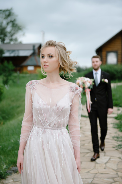 Высокие / Собранные, С аксессуарами / Цветами / Фатой, Пучок от Nadya Nezhinka Beauty Studio 2