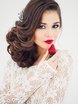 Локоны / Локоны на один бок, С аксессуарами / Цветами / Фатой от Nadya Nezhinka Beauty Studio 1