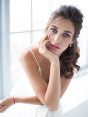 Волны, Высокие / Собранные, Локоны / Локоны на один бок от Nadya Nezhinka Beauty Studio 1