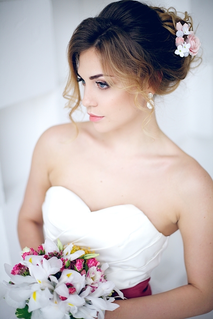 Высокие / Собранные, Пучок, Локоны / Локоны на один бок от Nadya Nezhinka Beauty Studio 2