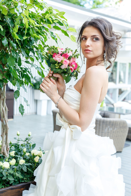Высокие / Собранные, Локоны / Локоны на один бок, Пучок от Nadya Nezhinka Beauty Studio 1