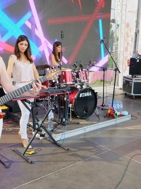 NeOn GirlsBand на свадьбу 1