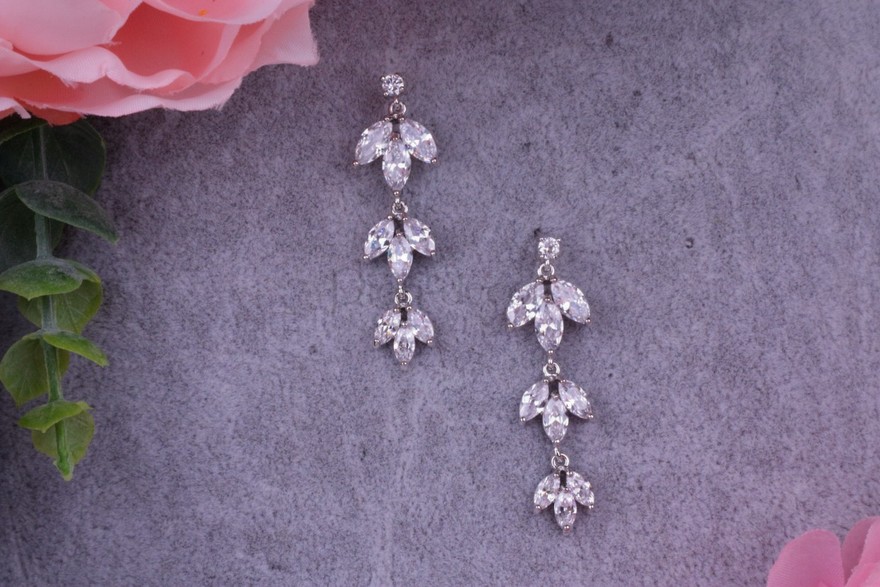 Серьги «Серебряный лепесток» из filter_material_decorating от  3