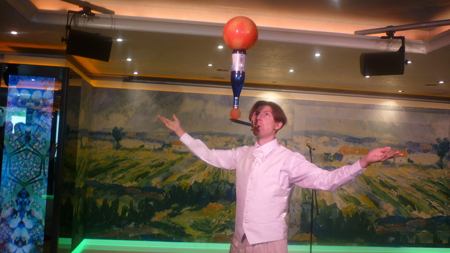 Король баланса - Андрей Серов на свадьбу от Шоу Поющие повара 6