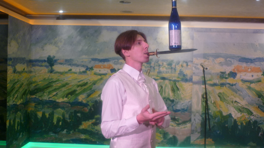 Король баланса - Андрей Серов на свадьбу от Шоу Поющие повара 7