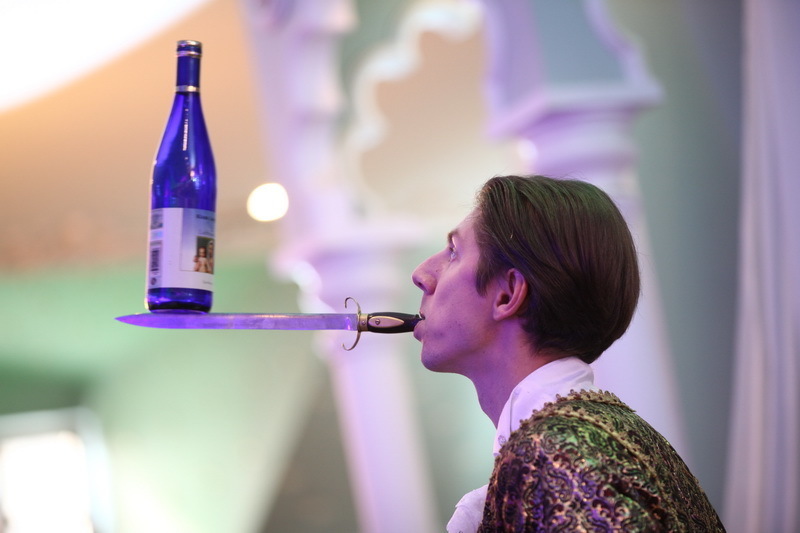 Король баланса - Андрей Серов на свадьбу от Шоу Поющие повара 12