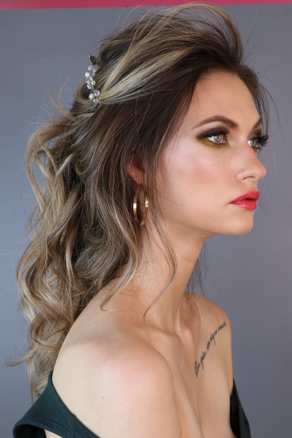 Высокие / Собранные, С аксессуарами / Цветами / Фатой, Локоны / Локоны на один бок от MakeUp and hairstyle by Saney 2