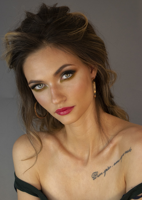 Высокие / Собранные, С аксессуарами / Цветами / Фатой, Локоны / Локоны на один бок от MakeUp and hairstyle by Saney 4