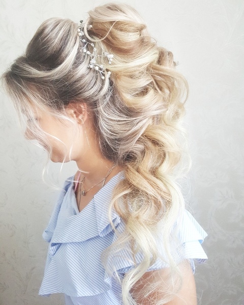 Высокие / Собранные, С аксессуарами / Цветами / Фатой, Распущенные, Пучок, С плетением, Коса / Коса-пучок, Волны от Свадебный стилист Олеся Чорная 4