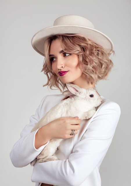 Распущенные, Локоны / Локоны на один бок от Свадебный стилист и визажист Ольга Фирсова 2