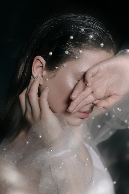 С аксессуарами / Цветами / Фатой, Распущенные, Волны от Свадебный стилист и визажист Ольга Фирсова 2