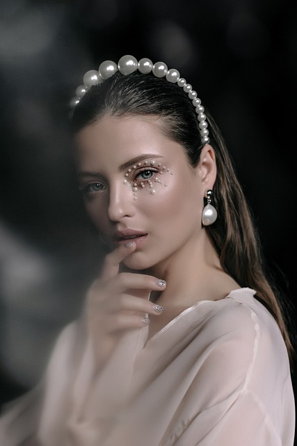 С аксессуарами / Цветами / Фатой, Распущенные, Волны от Свадебный стилист и визажист Ольга Фирсова 3