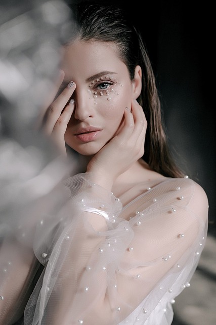 С аксессуарами / Цветами / Фатой, Распущенные, Волны от Свадебный стилист и визажист Ольга Фирсова 4