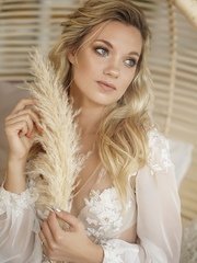 Волны, Локоны / Локоны на один бок, С плетением от Свадебный стилист и визажист Ольга Фирсова 1
