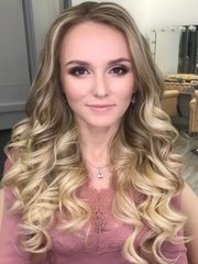 Волны, Локоны / Локоны на один бок, Распущенные от Свадебный стилист и визажист Ольга Фирсова 2