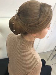 Высокие / Собранные, Пучок, С аксессуарами / Цветами / Фатой от Свадебный стилист и визажист Ольга Фирсова 1