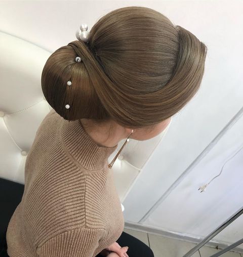 Высокие / Собранные, С аксессуарами / Цветами / Фатой, Пучок от Свадебный стилист и визажист Ольга Фирсова 2