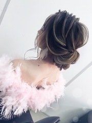 Высокие / Собранные, Локоны / Локоны на один бок, Пучок, С плетением от Свадебный стилист и визажист Ольга Фирсова 2