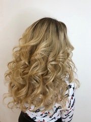 Волны, Локоны / Локоны на один бок, Распущенные от Свадебный стилист и визажист Ольга Фирсова 1