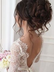 Высокие / Собранные, Локоны / Локоны на один бок, Пучок, С плетением от Свадебный стилист и визажист Ольга Фирсова 1