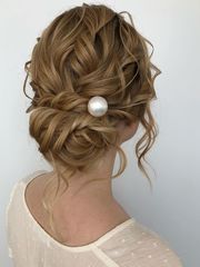 Высокие / Собранные, Локоны / Локоны на один бок, Пучок, С аксессуарами / Цветами / Фатой от Свадебный стилист и визажист Ольга Фирсова 2