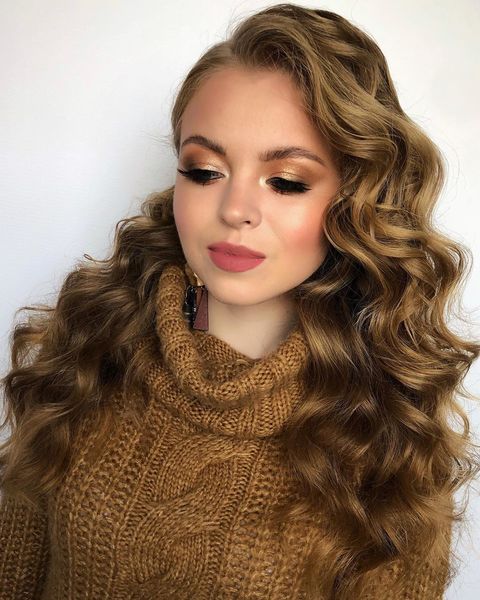 Распущенные, Волны, Локоны / Локоны на один бок от Свадебный стилист и визажист Ольга Фирсова 2