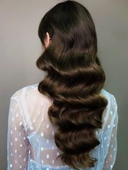 Волны, Локоны / Локоны на один бок, Распущенные от Свадебный стилист и визажист Ольга Фирсова 1