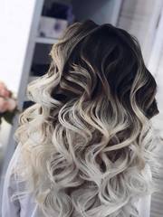 Волны, Локоны / Локоны на один бок, Распущенные от Свадебный стилист и визажист Ольга Фирсова 1